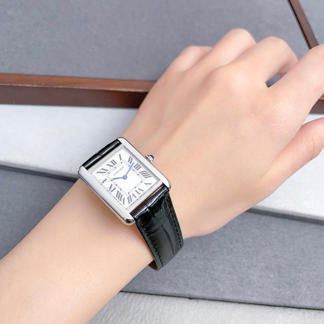 一口价[9.8新]卡地亚坦克系列小号精钢后镶钻石英女表W5200005