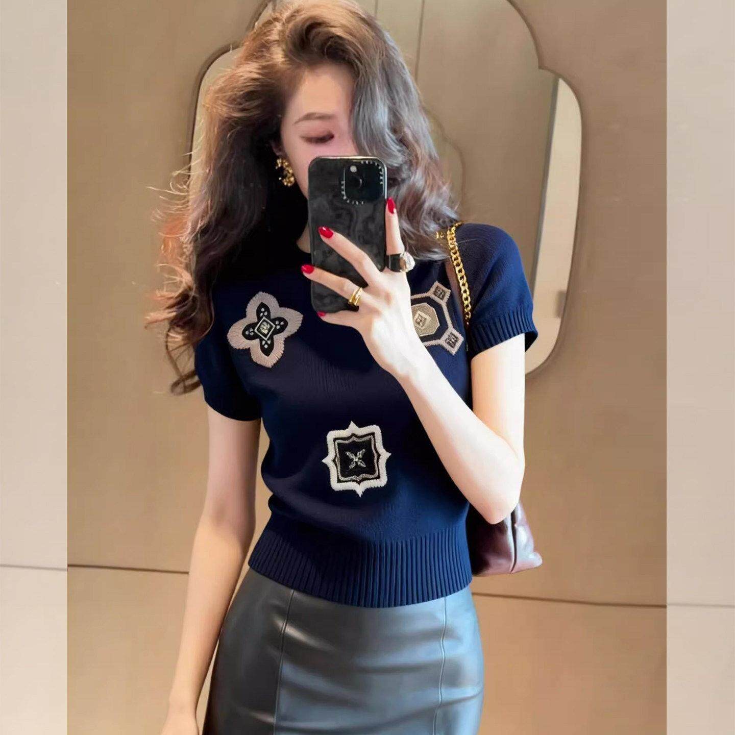 时髦藏蓝色印花短袖t恤针织衫女2026春夏新款修身显瘦打底衫上衣