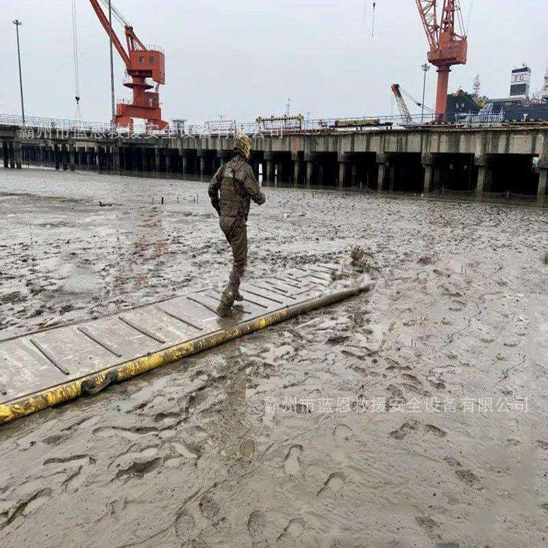 分段式充气漂浮垫沼泽可移动折叠式搭桥水面冰面充气浮桥