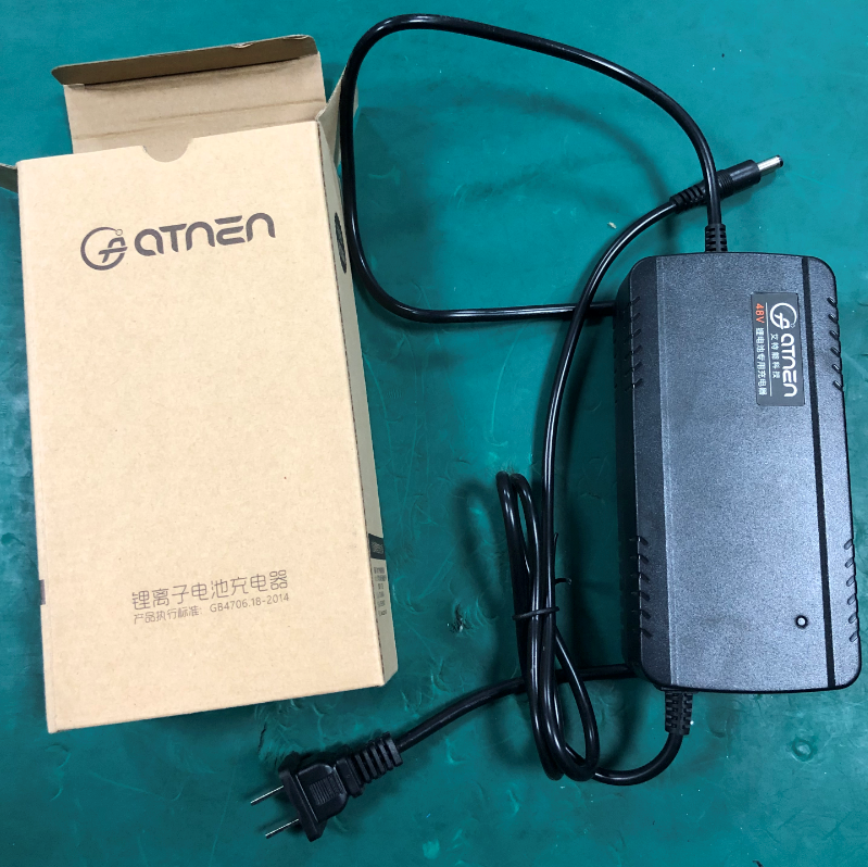 简行电动代步车配件 电动倒三轮自行车原装110V-220V充电器