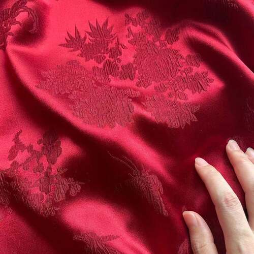 平裁旗袍汉服中式服装真丝提花压皱面料28姆140门幅 梅兰竹菊酒红