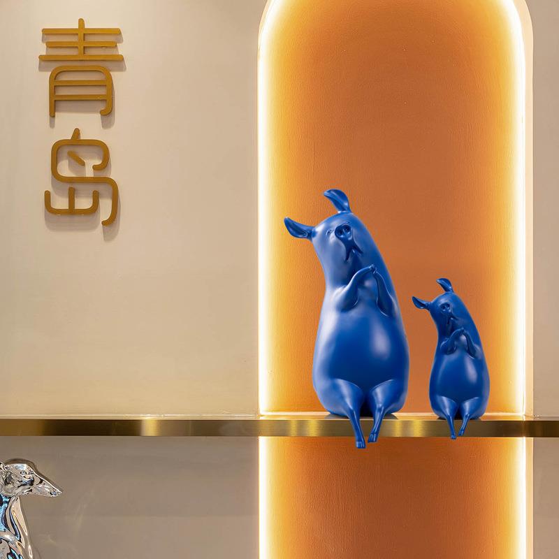 左顾现代客厅蓝色小猪雕塑样板房售楼处别墅酒店摆件家居软装饰品