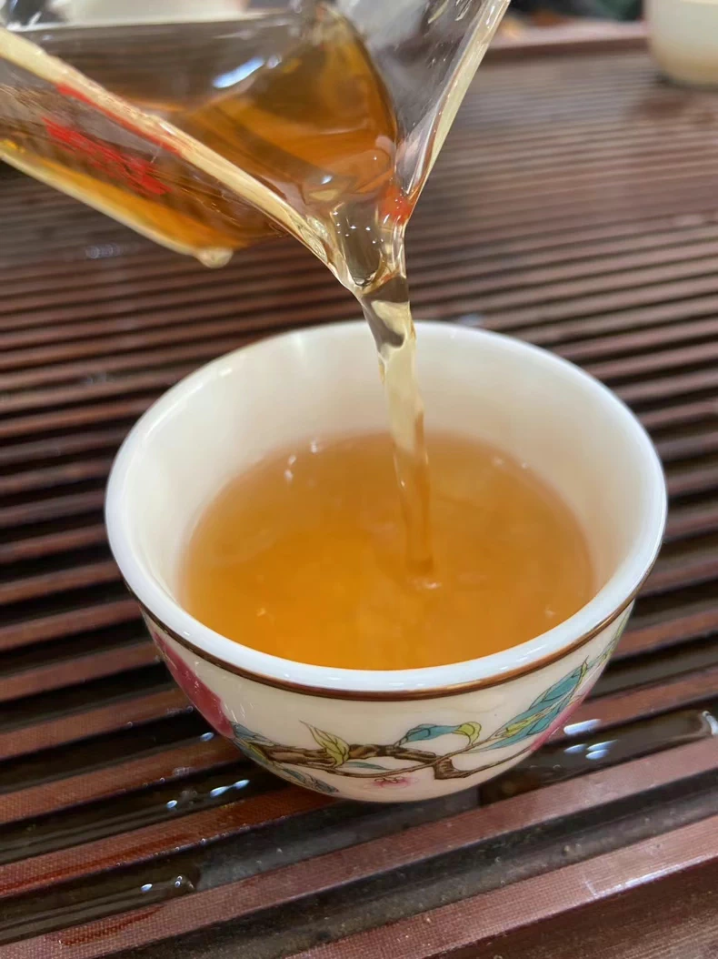 清倉撿漏2004年500克班章古樹茶千年古茶樹老生茶磚 普洱茶 BUASHOP普洱老茶