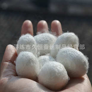 双宫茧抽丝手工桑蚕丝棉兜原料竹弓竹撑蚕丝被开茧厂家批发一等品