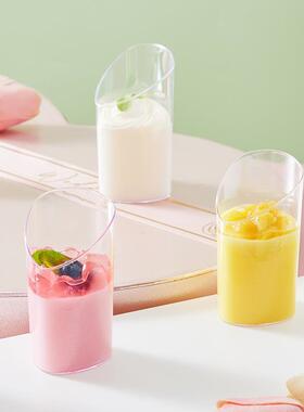 名誉迷你甜点杯带勺子80ml透明塑料倾斜三角适合作为派对甜点