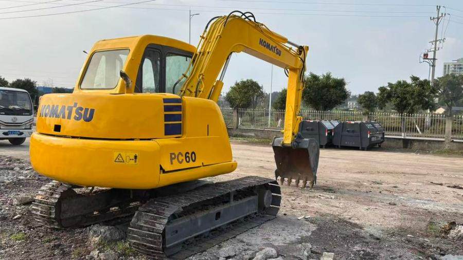 1月11日重庆小松60挖掘机网络拍卖公告