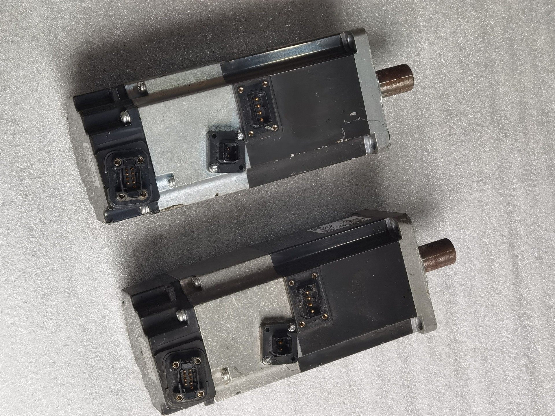 400W三菱伺服电机HF-KN43B详见下图