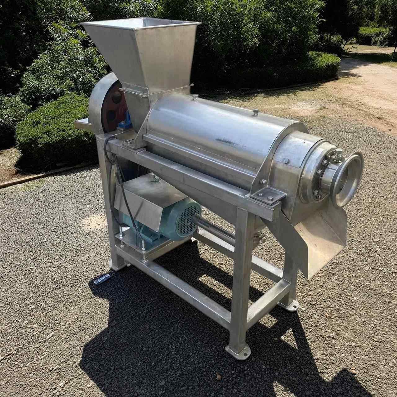 螺旋榨汁机混合果蔬汁饮料加工设备鲜姜粉碎压汁机汁渣分离机器