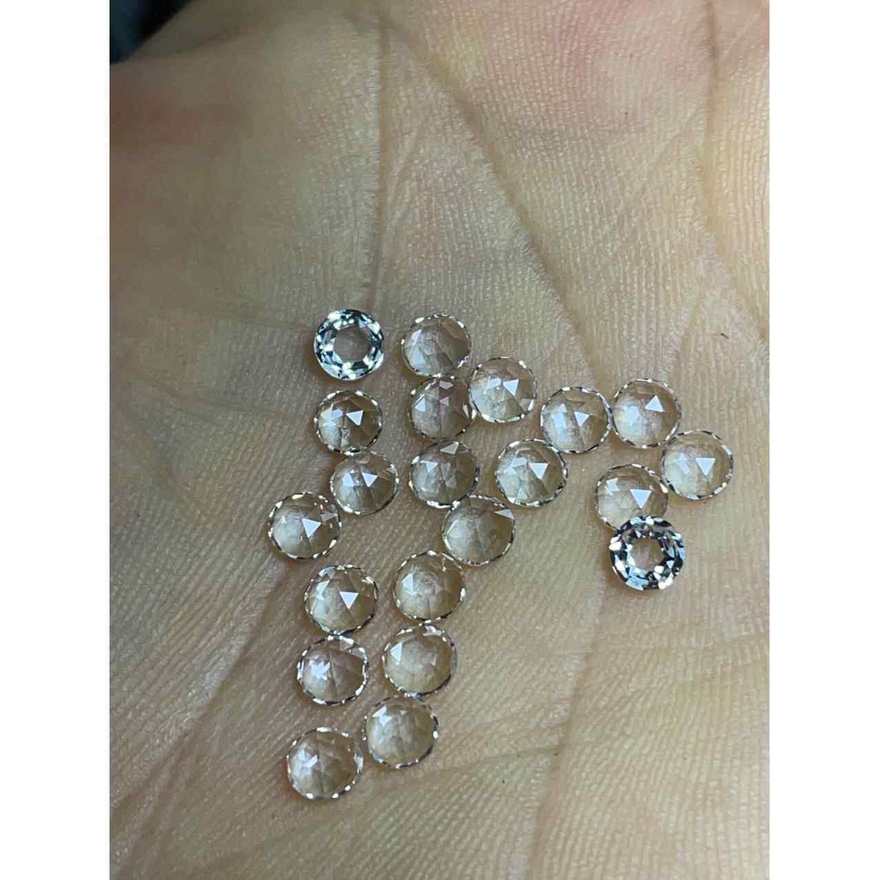 天然白蓝宝圆形平底玫瑰切4MM天然白刚玉