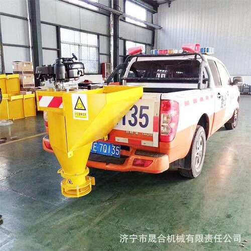 融雪剂撒布机道路撒盐机车载式汽油电动路面积雪融雪洒盐车