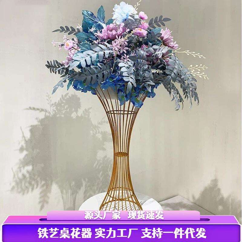 百界工厂铁艺道具外贸热卖款婚礼道具烛台型花器路引桌花白色花架
