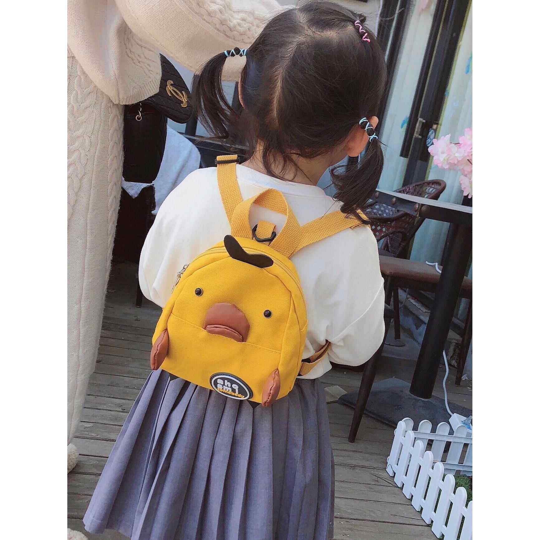 儿童书包幼儿园卡通可爱小黄鸭子轻便男女孩宝宝双肩包防走失背包