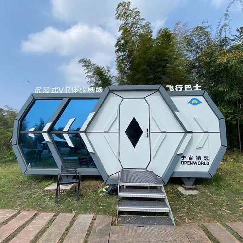 VR体验场馆城市街边宇宙科技感太空舱剧场播放移动便捷小型影院