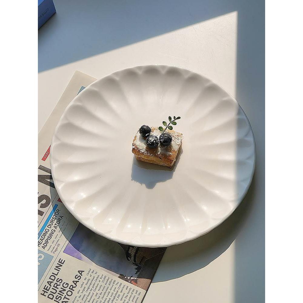 ins风白色盘子陶瓷圆盘餐盘点心蛋糕水果餐具北欧家用菊花边平盘