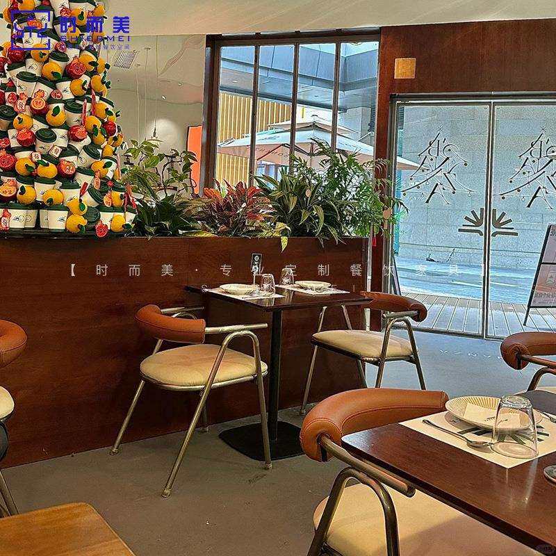韩式料理店融合西餐厅实木桌椅组合美式主题餐厅不锈钢椅子商用