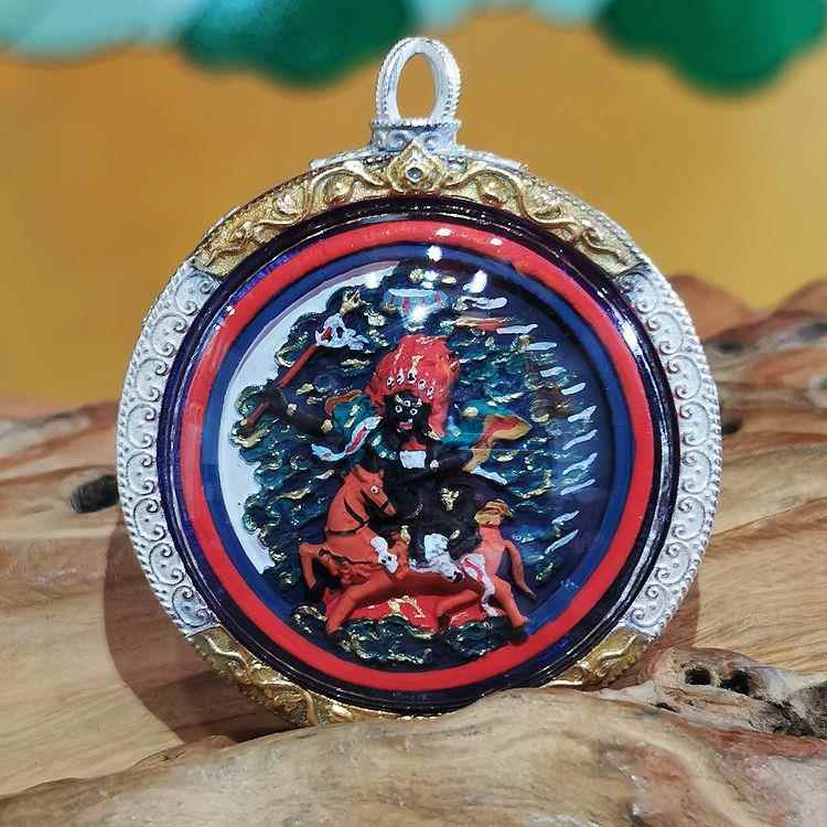 西藏矿物质彩绘擦擦佛像嘎乌盒吊坠本命佛吉祥天母随身唐卡小佛像