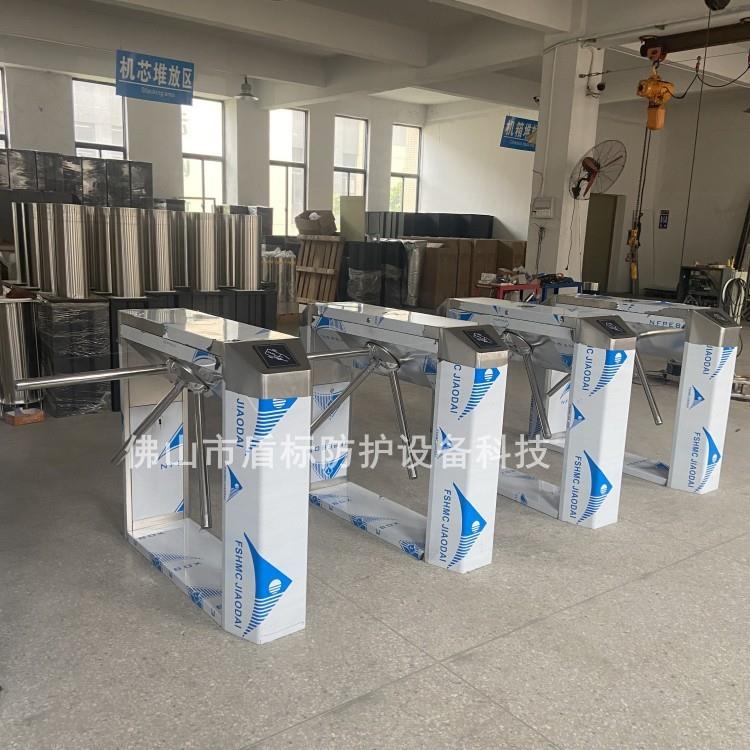 景区游乐场所入口单向立式三辊转闸门 超市进出门口手动单项通道
