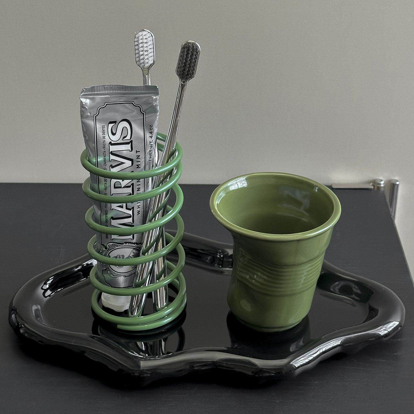 设计师牙刷杯洗漱杯复古家用不锈钢牙膏置物架情侣漱口杯刷牙杯架
