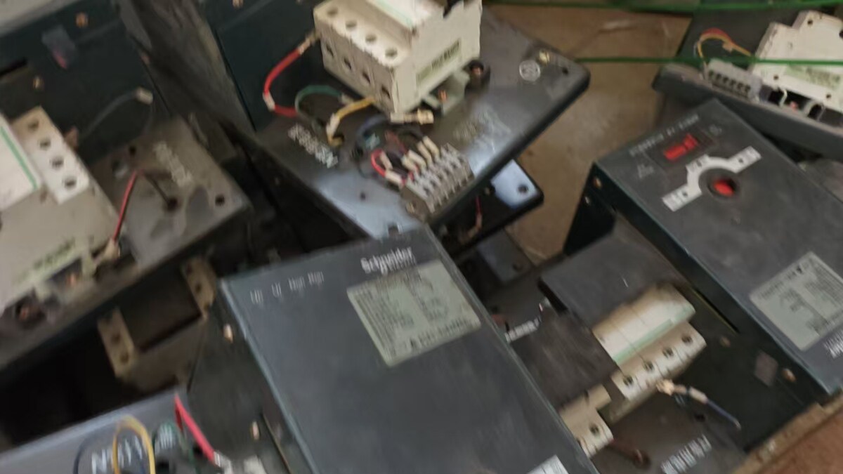 5月22日北京【京械7962】单位淘汰报废处置施耐德开关一批20台（具体以实物为准，非专业人士谨慎竞拍）网络拍卖公告