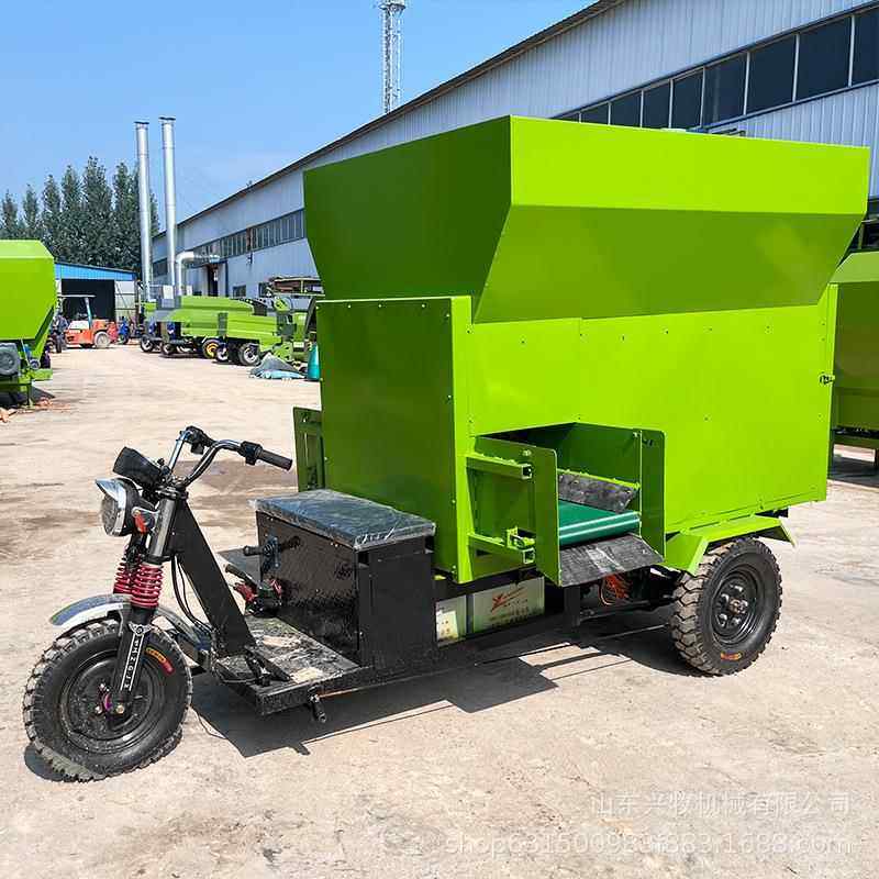 牛羊全出日粮牧撒料车12草立方草料运口输RMP车双喂料车图片