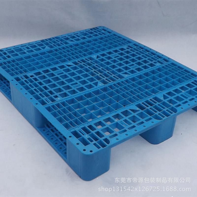 现货玉林防冻防滑九脚塑料卡板防潮湿加厚耐腐蚀塑胶地台板