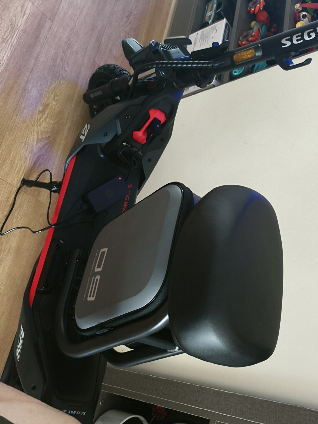 Электрический самокат Ninebot ZT3 Pro: 1600 Вт, внедорожная амортизация, TCS, долгий запас хода, Apple Find My, складной. Для взрослых, города и бездорожья. photo review