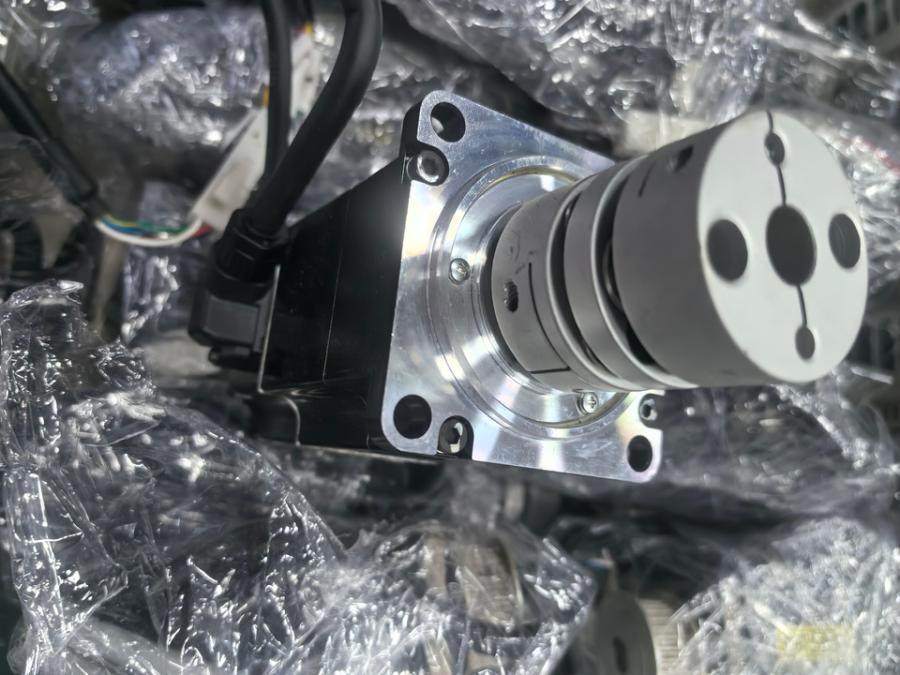1月23日深圳处理拆机剪线安川伺服驱动加电机100W400W(合计35套)(广东深圳)网络拍卖公告