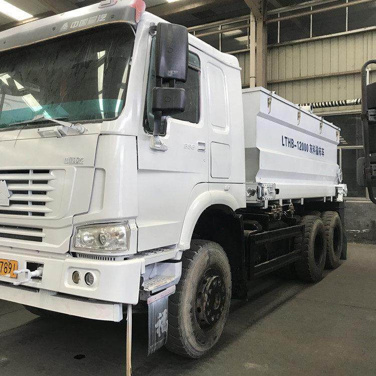 道路修筑白灰撒布机路面施工撒布车密封无尘全自动