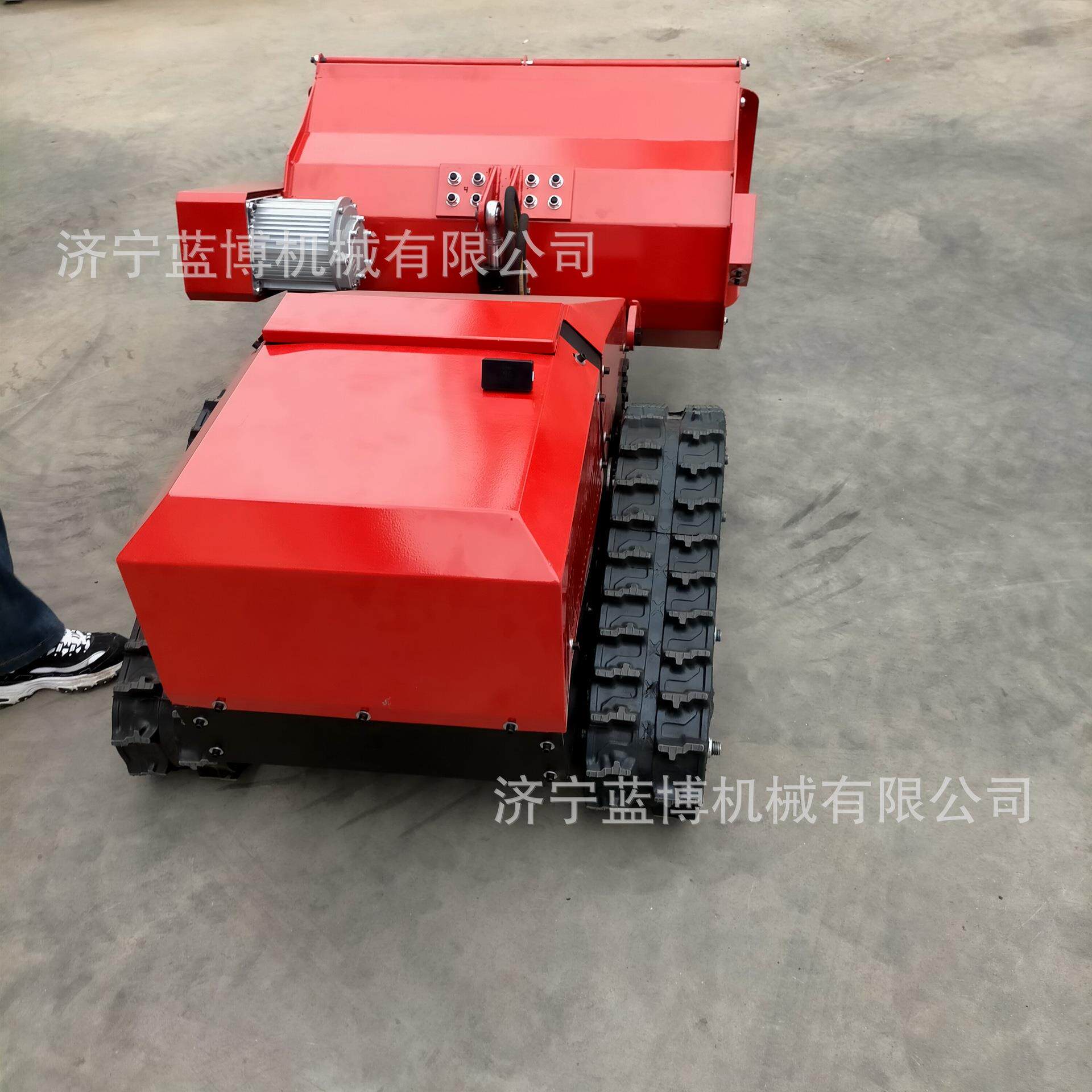 小型履带式割草机电动割草机光伏板边坡公路绿化带维护碎草机器人