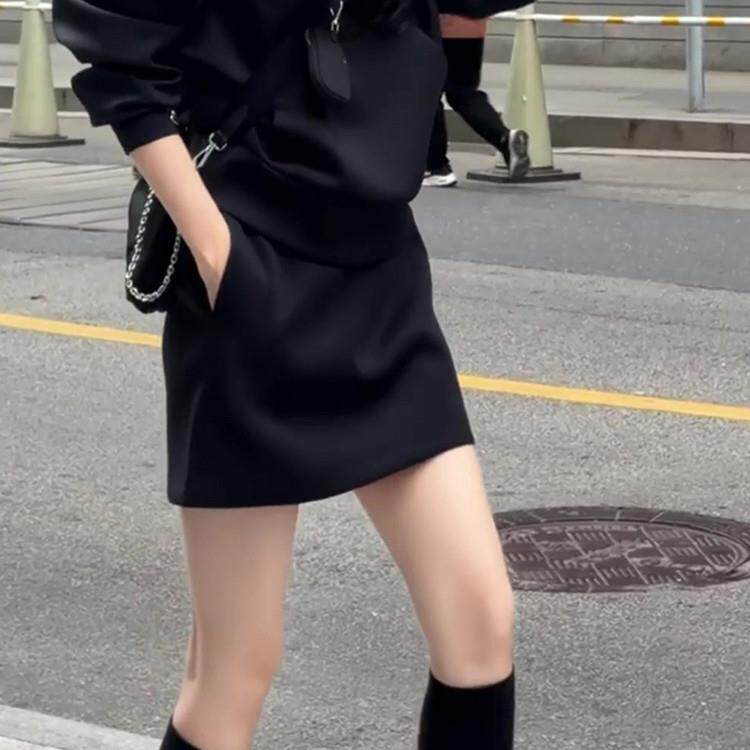 夏季大尺码黑色西装短裙女2025新款高腰显瘦口袋气质百搭半身裙子
