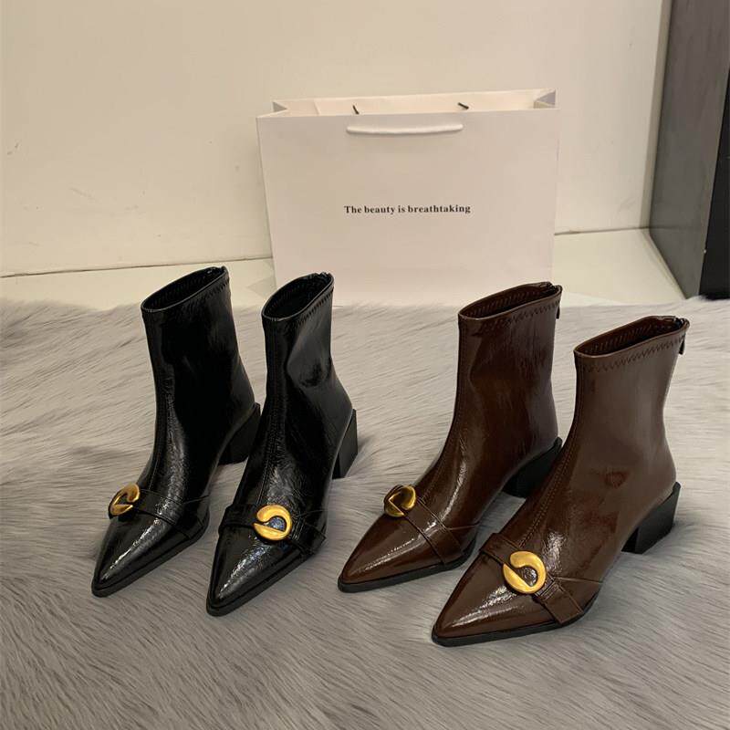 香港女士短靴女高跟小众设计感皮带扣尖头粗跟高级感黑色瘦瘦靴冬