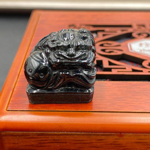 天然蓝宝石印章狮子手工雕刻山东昌乐矿区133Ct