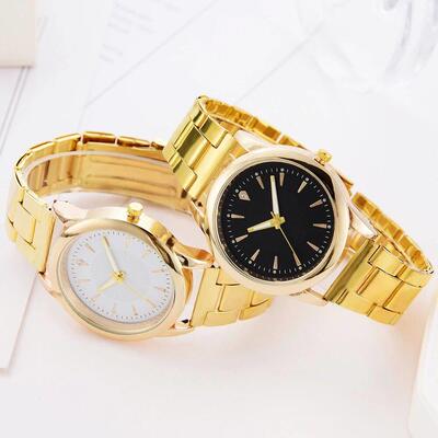 Luxury Couple Quartz Watch Golden Strap Black And White Dial