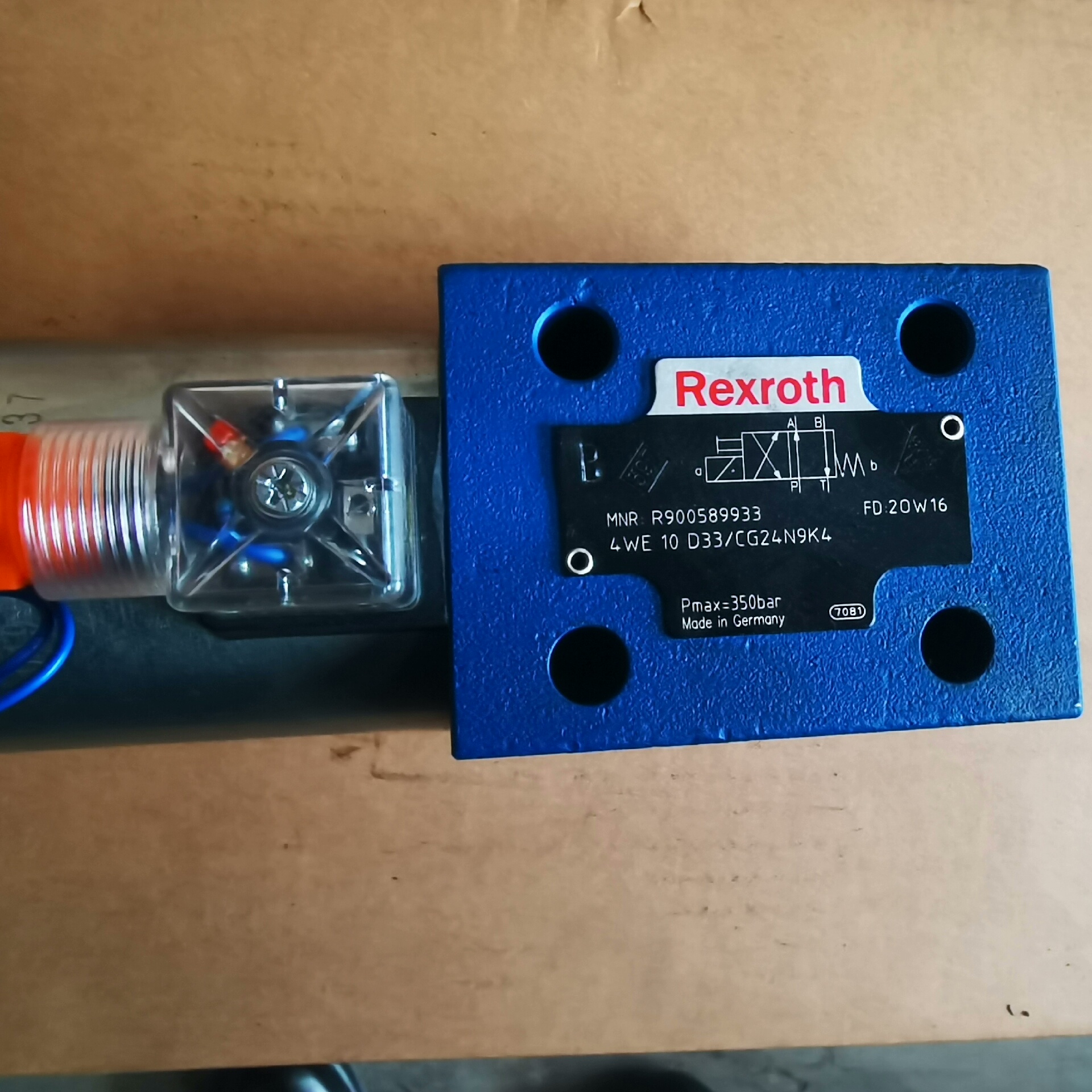 力士乐液压阀4WE 10D33/CG24N9K4一个，全新，