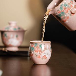 草莓兔汝窑茶杯束腰杯陶瓷创意高档粉色开片可养大号主人杯品茗杯