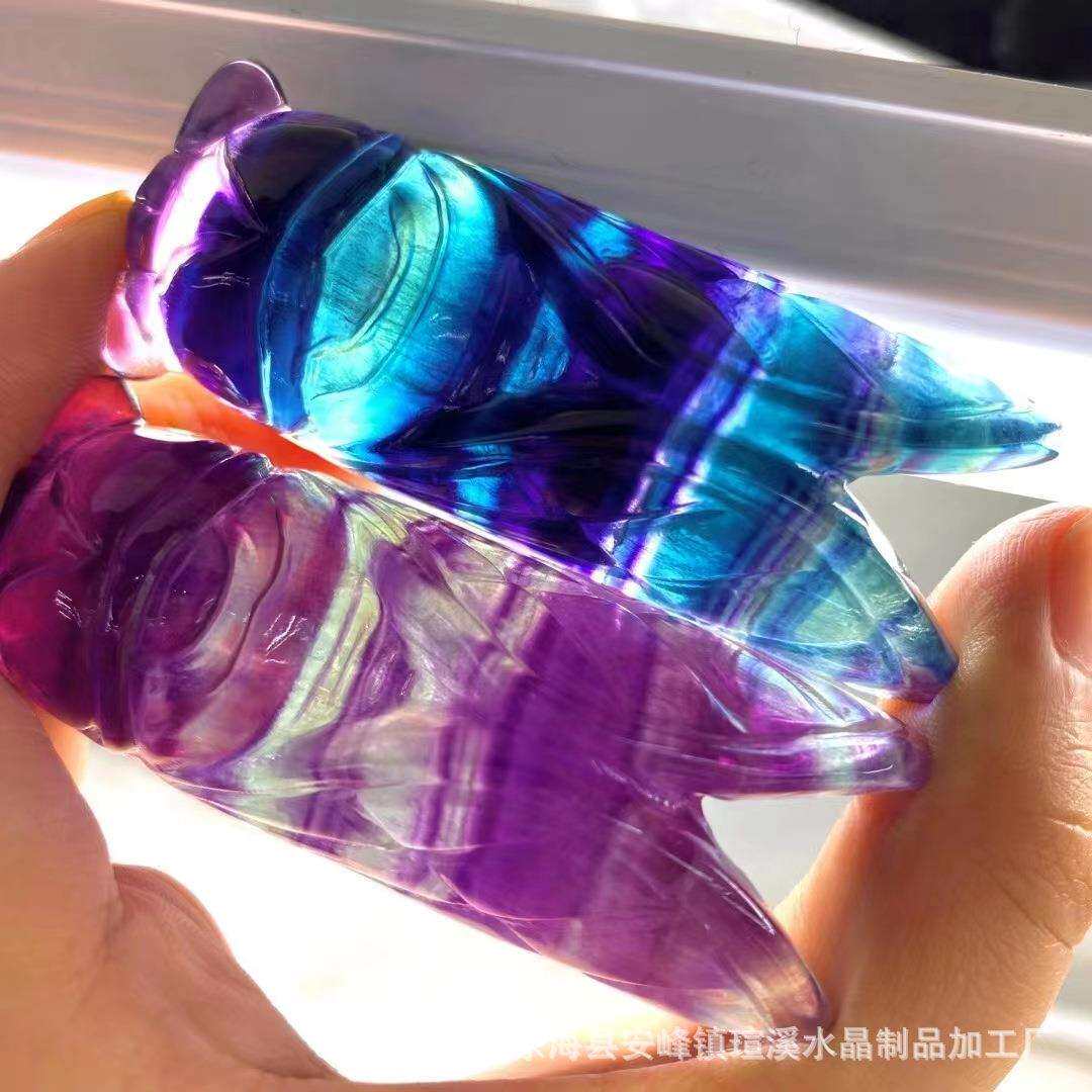 厂家天然水晶七彩莹石知了手工雕刻件水晶原石雕刻蝉动物摆件