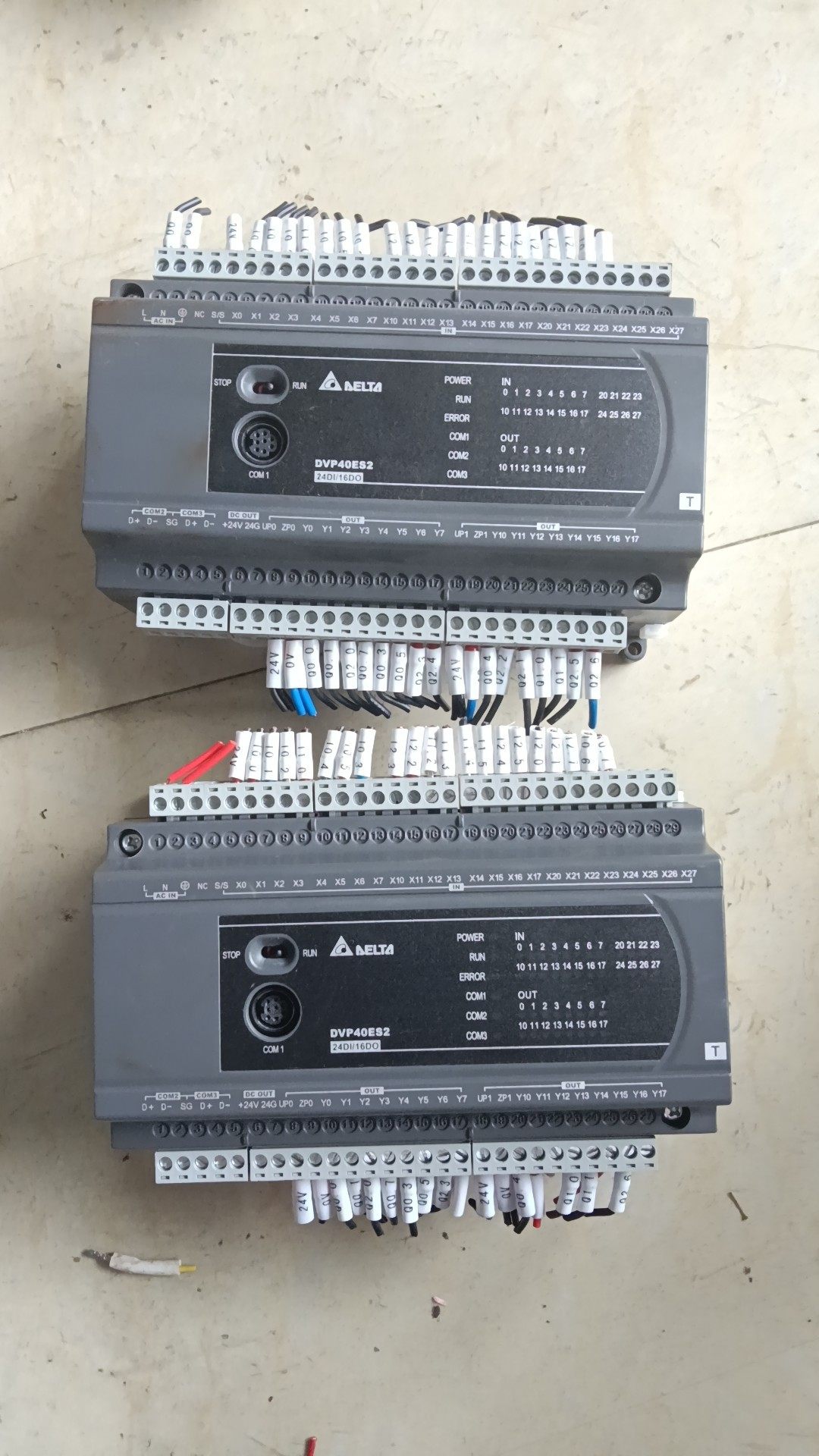 台达PLC，型号DVP40ES200T，拆机2个，成色不错，