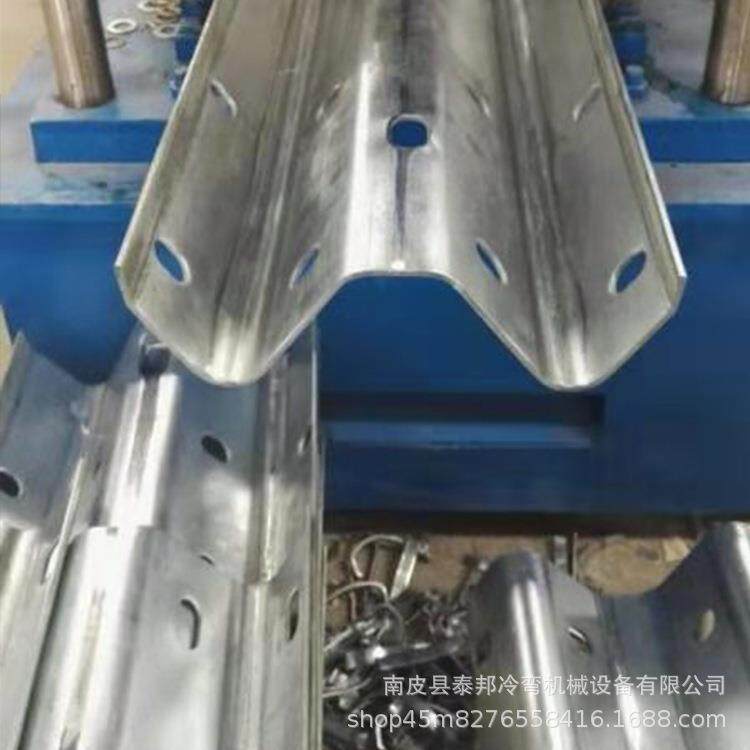 生产高速护栏板压瓦机波浪纹围栏板压制机械防撞波形护栏设备厂家