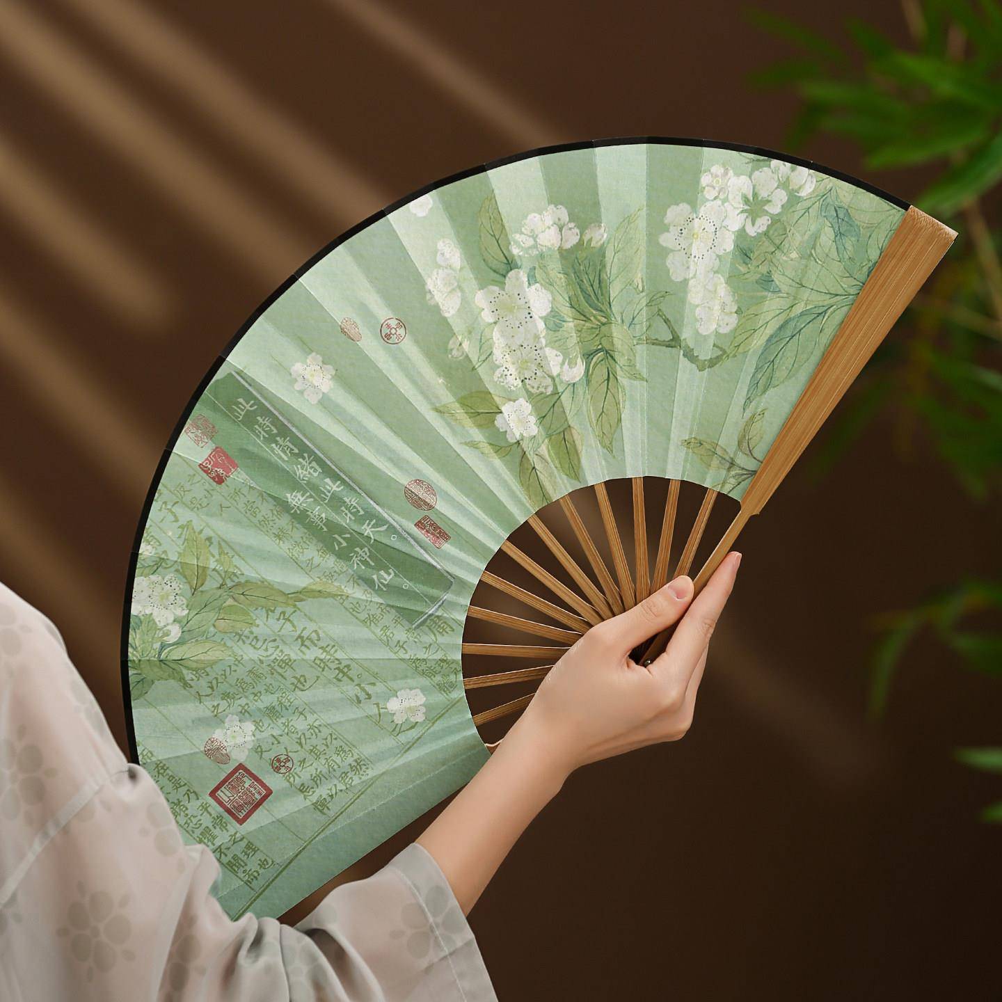 9寸折扇古风扇子2025新款男女新中式中国风双面绢布可携式折叠扇图片