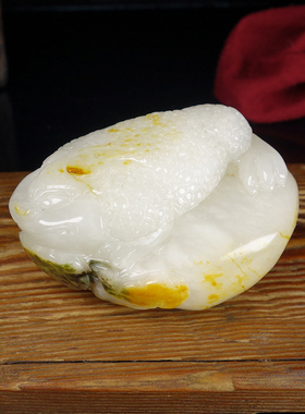 W一元闪拍保真新疆和田玉白玉籽料洒金皮稀有三色金蟾把件290.10g