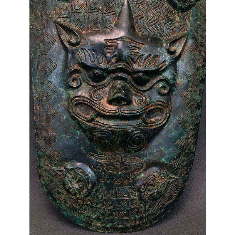 古代防御兵器战国铜盾牌影视道具高47厘米 ,宽32厘米 ,重7.6斤