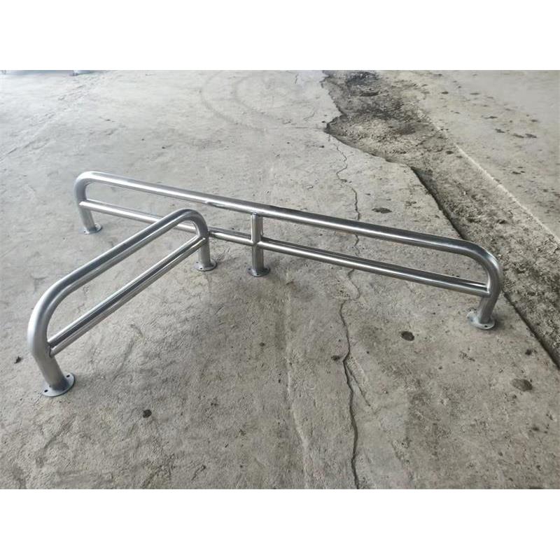 不锈钢护栏M型钢管挡车器加厚U型护栏防撞路桩防护道路挡车警示柱