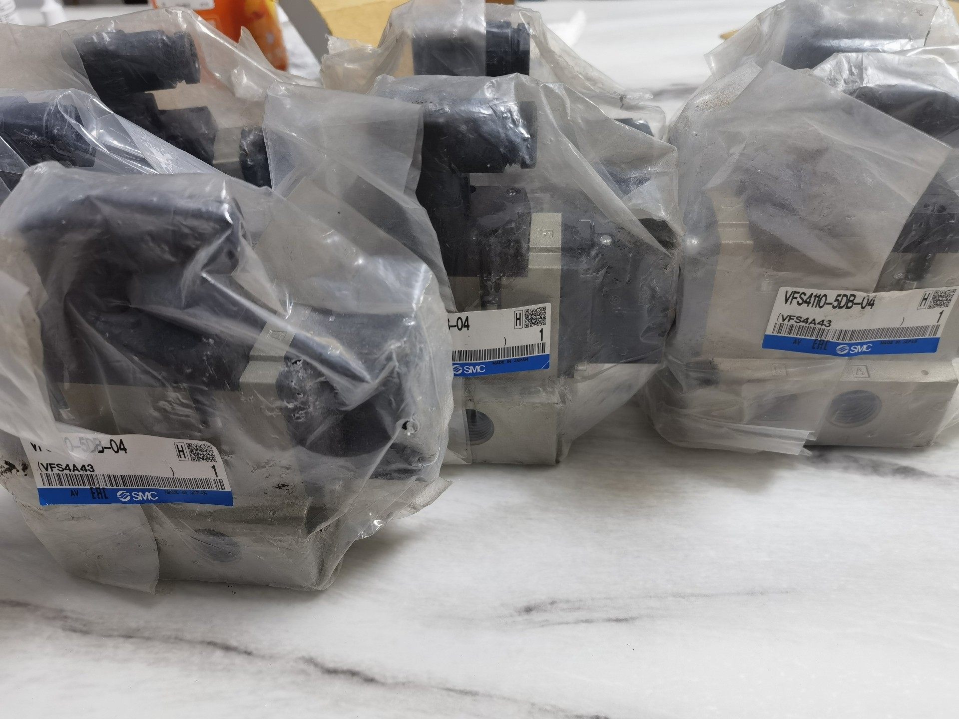 全新SMC电磁阀VFS4110-5DB-04