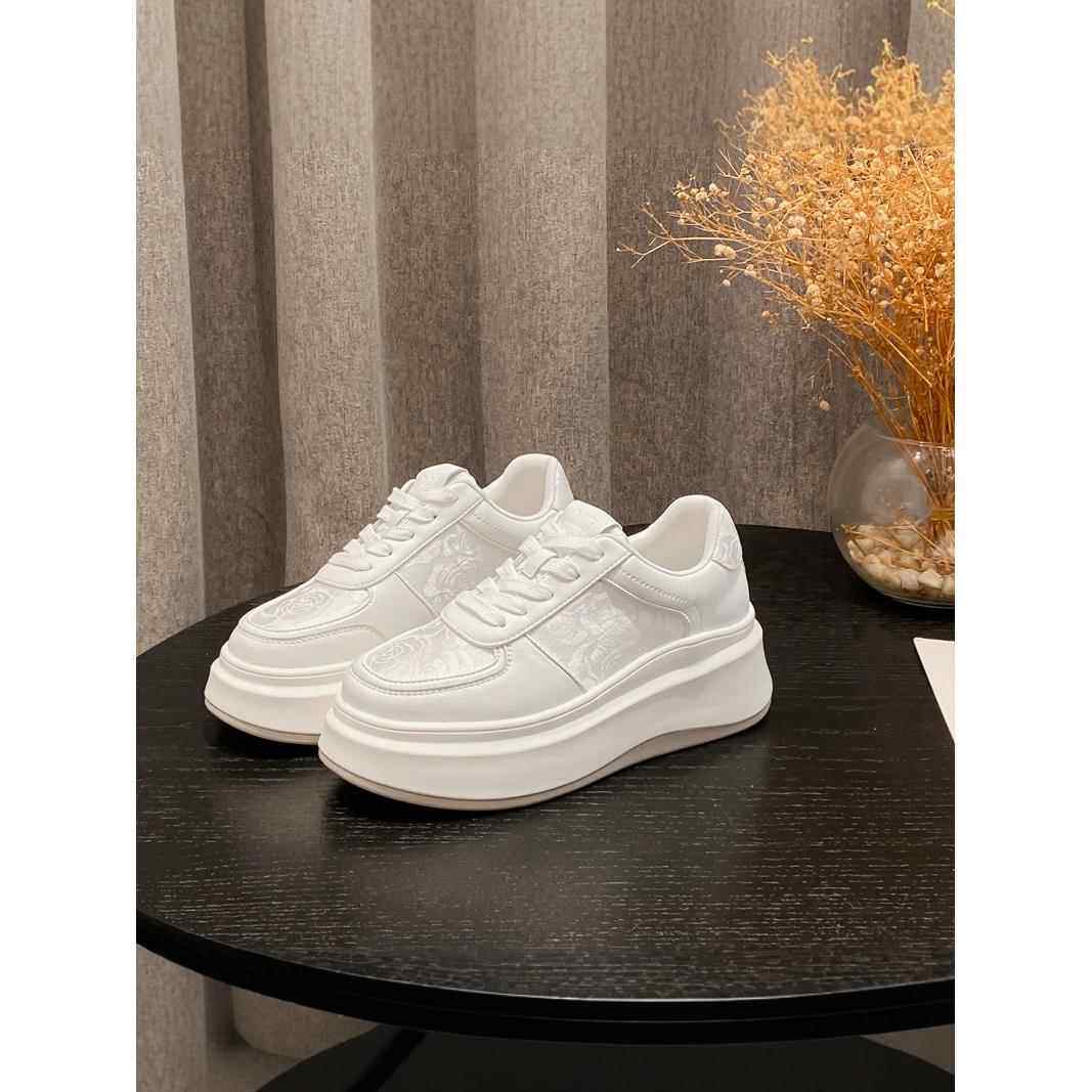 港风轻奢新款~厚底松糕小白鞋女2025秋冬季真皮增高百搭休闲板鞋