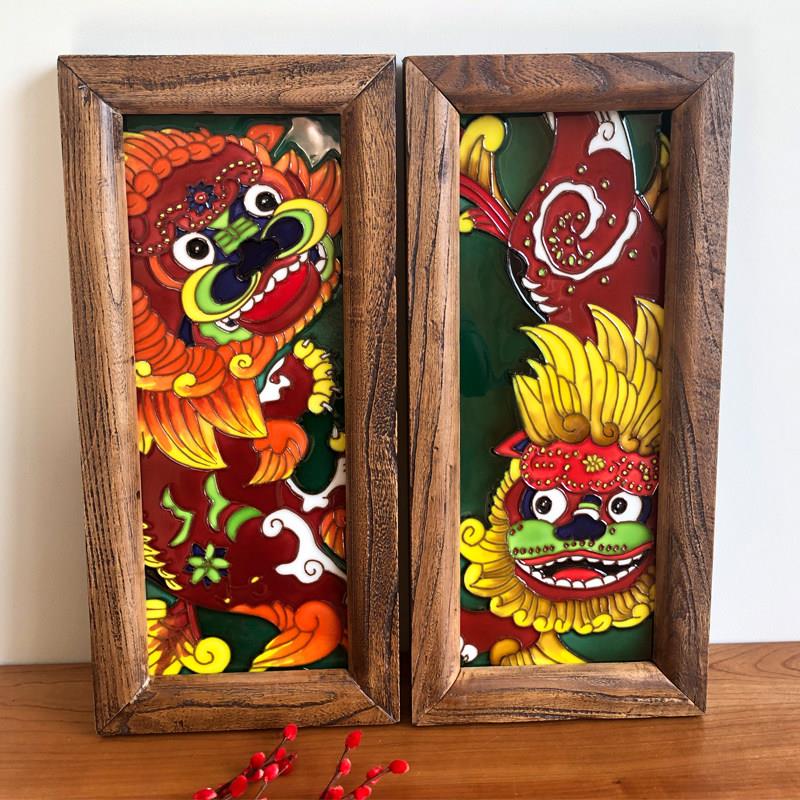 醒狮瓷板画玄关立体浮雕手绘陶瓷有框装饰挂画老榆木画框国风背景