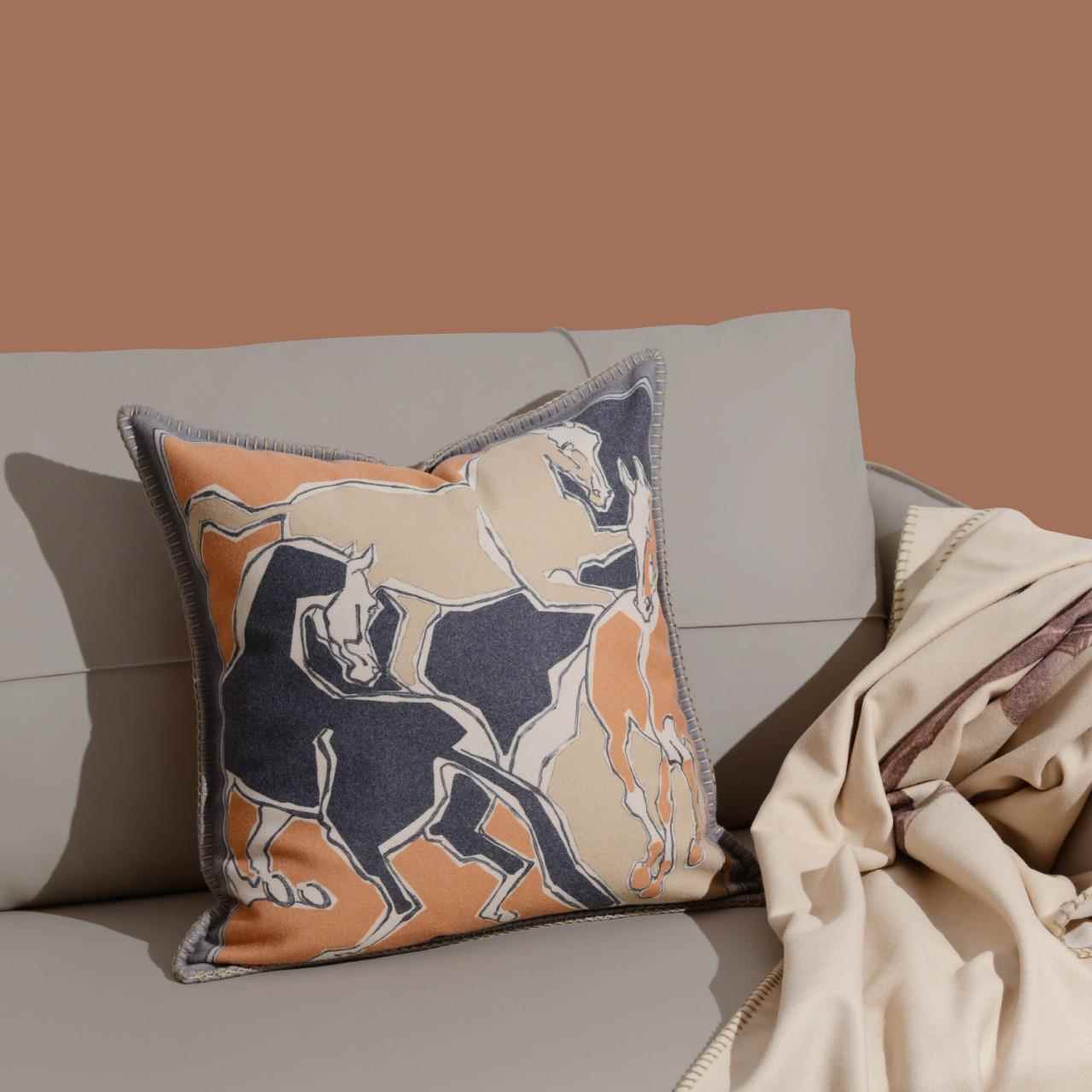 美式奢高端品质羊锁边印花抱枕TLF华靠垫沙毛发毯盖毯配套呢系列