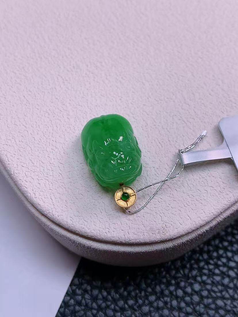 天然真品翡翠正品 水润细腻气质18k金镶嵌冰阳绿满阳色貔貅吊坠