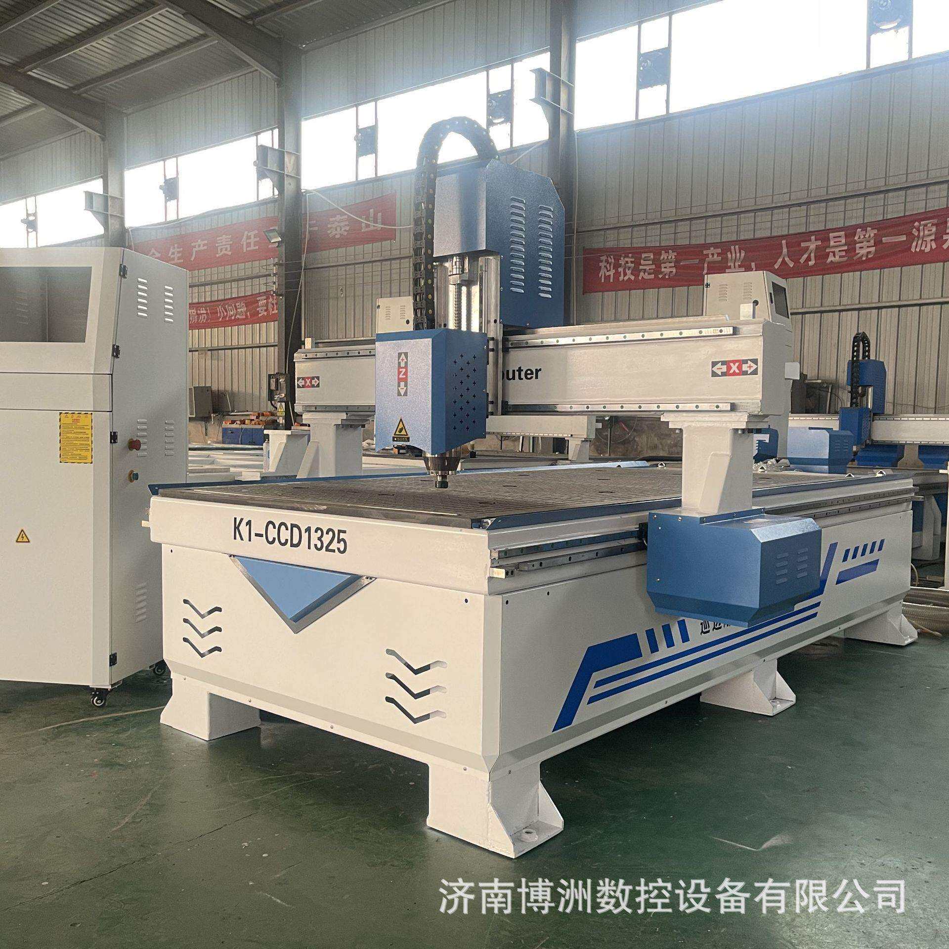 广告CCD巡边雕刻机全自动UV异性亚克力PVC木板数控标识雕刻切割