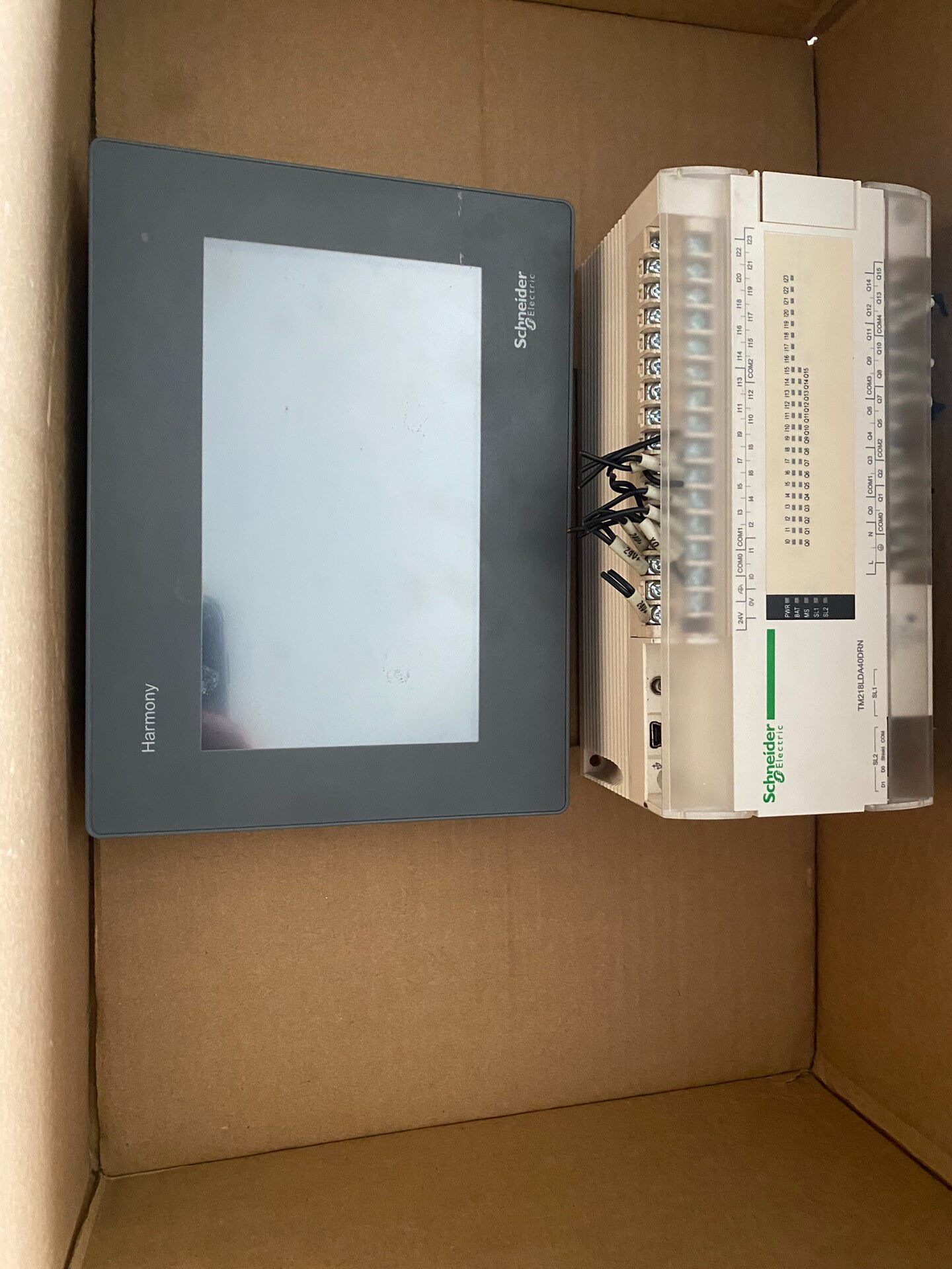 施耐德TM218LDA40DRN，HMIGXU3500，一套