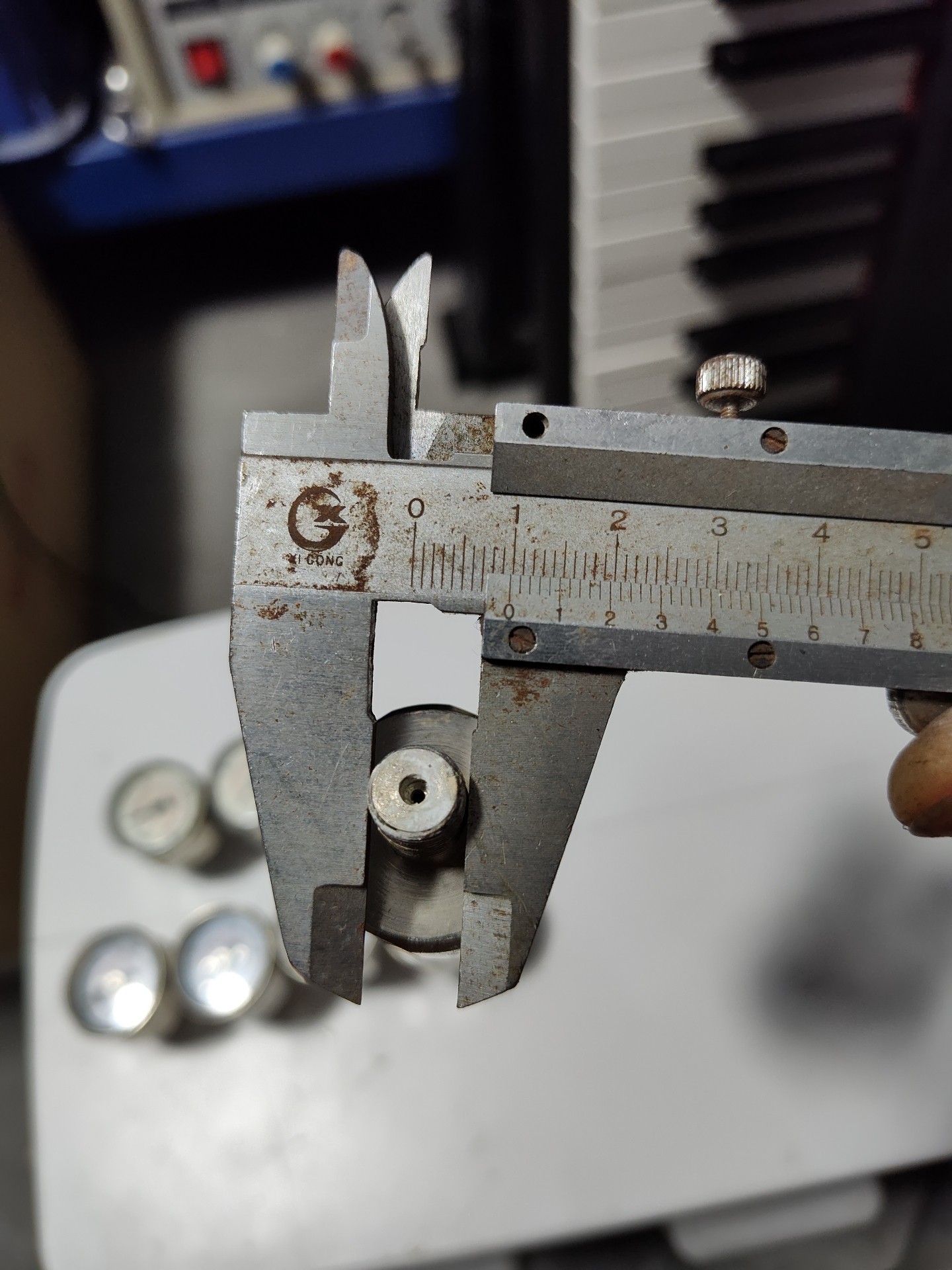 费希尔 压力表  ，定位器拆机压力表，成色如图，50一枚打包